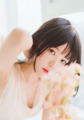 年轻的小婊2中文版_高清在线观看完整版
